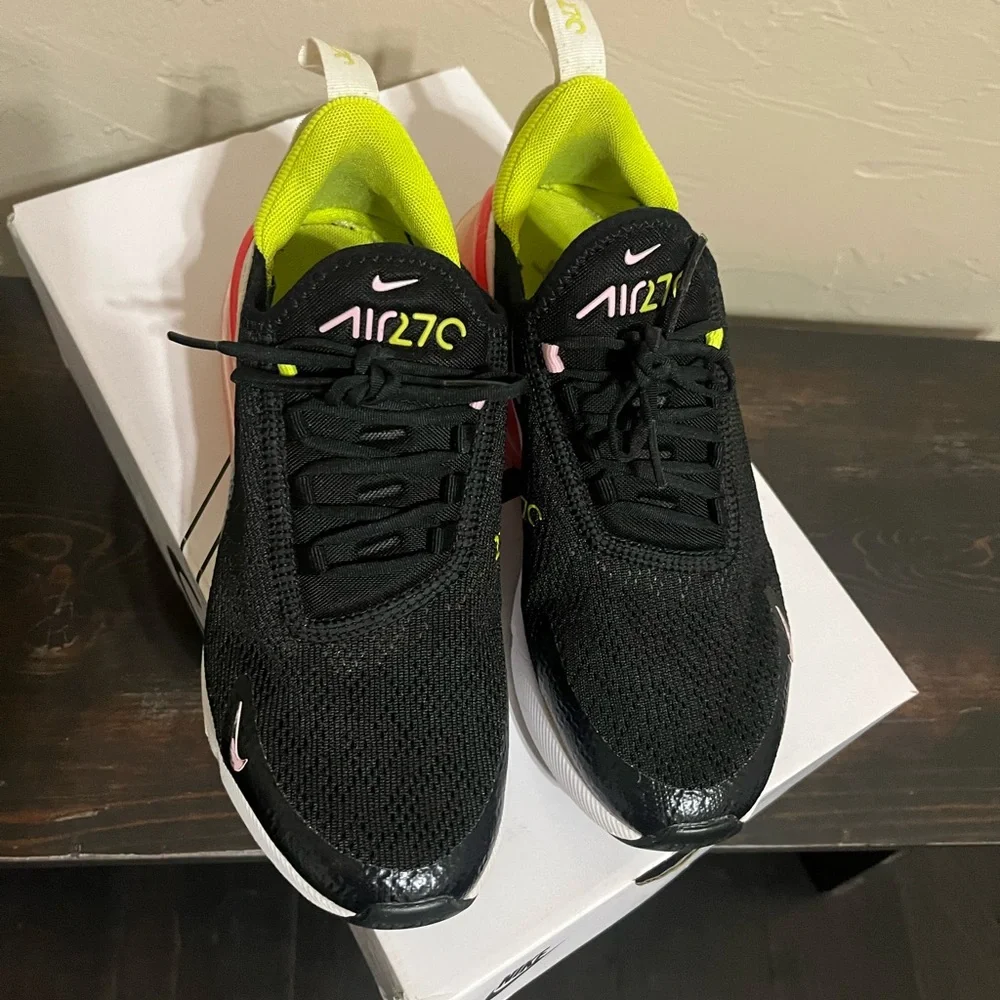 Nike Women’s Air Max 270 “Black/Cyber‑Pink Rise” AND 5 GAP ACTIVE SHIRTS!! - Picture 2 of 10